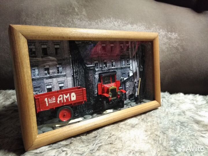 Картина - коллаж выпуск первого автомобиля Амо