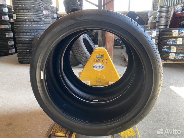 Pirelli P Zero 275/35 R20 102Y