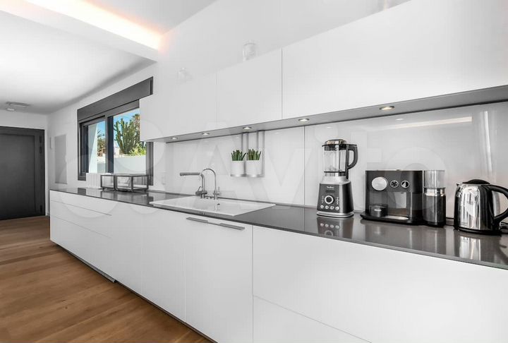 Дом 210 м² на участке 6 сот.