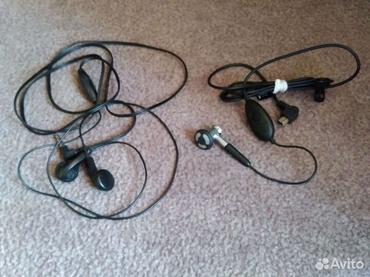 Наушники для сотовых телефонов новые