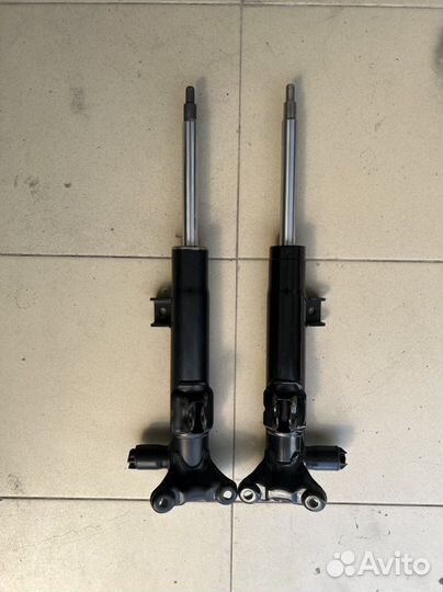 Амортизатор Мерседес C218, W218 (CLS) передний