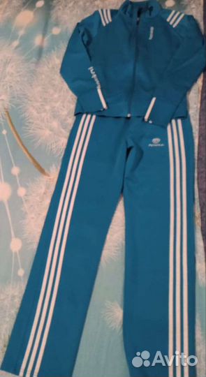 Продам спортивный костюм