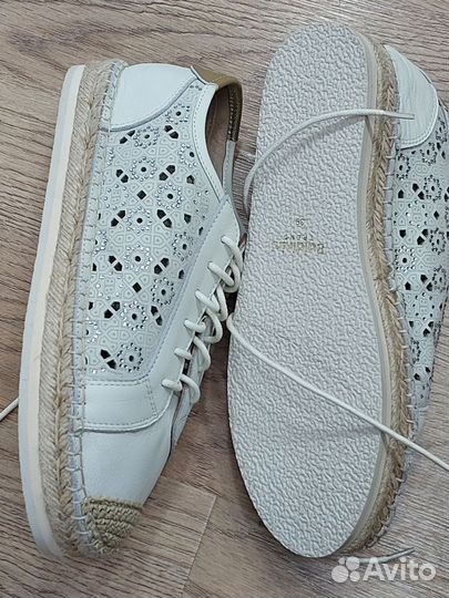 Кроссовки женские оригинальные размер 39