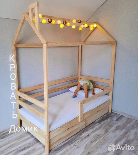 Двухьярусная кровать Домик из масива