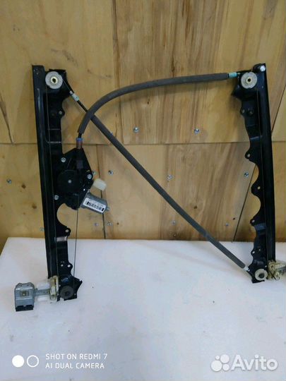 Стеклоподъемник перед Jeep Commander xk