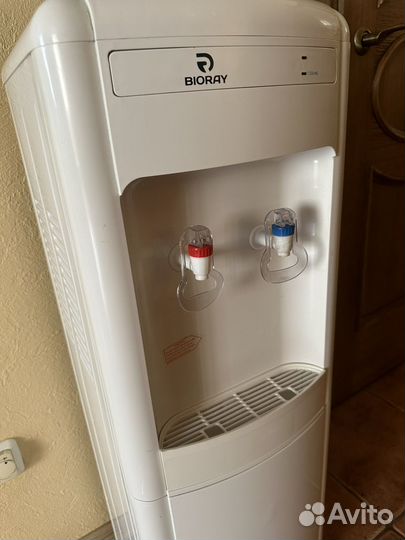 Кулер для воды напольный