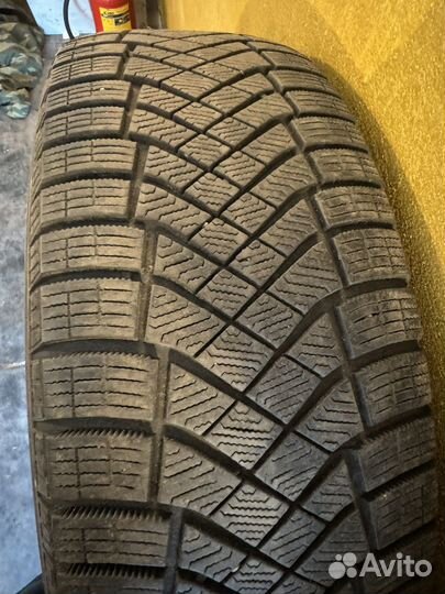 Pirelli Ice Zero FR 235/65 R17 108H