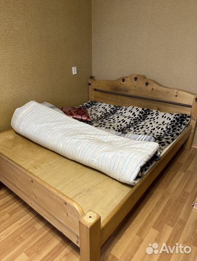 Кровать