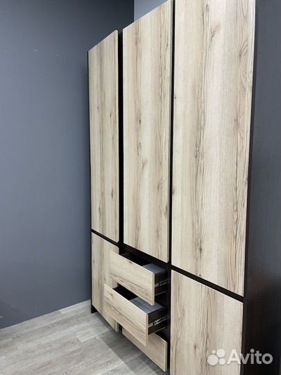 Шкаф 3-х дверный новый