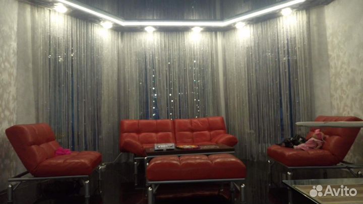 Кожаный диван