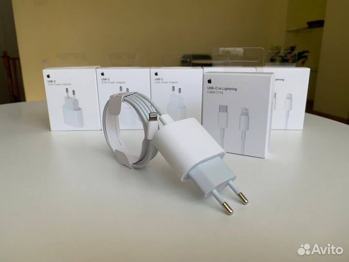 Зарядка для iPhone 20W комплект (Блок + кабель)