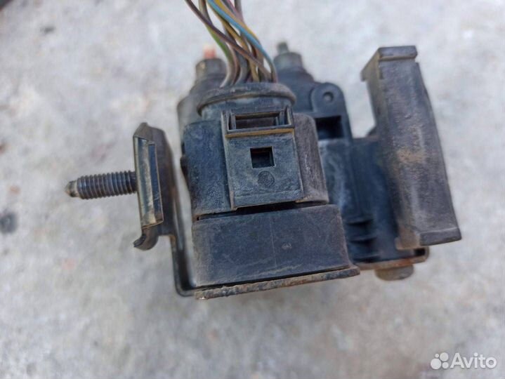 Блок клапанов пневмоподвески, Mercedes-Benz S-Класс 2010