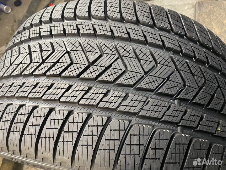 Pirelli Scorpion Winter 315/30 R22 и 275/30 R22 104V