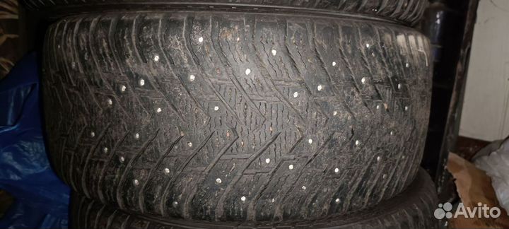 Nokian Tyres Hakkapeliitta 8 SUV 275/40 R20 110T