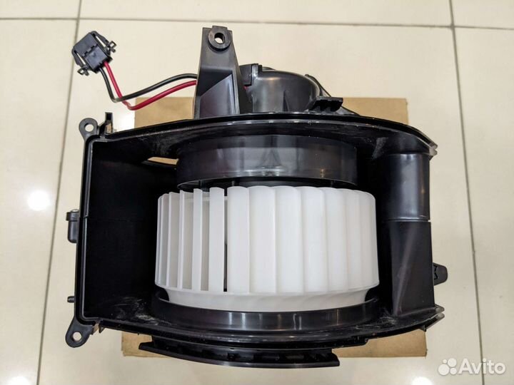 Мотор отопителя audi A6 (C6) (04)