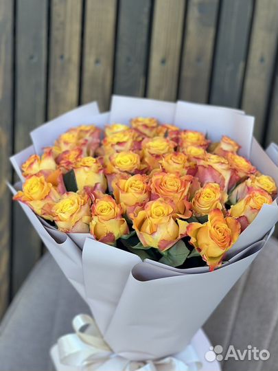 Цветы букет розы гипсофилы хризантемы пионы