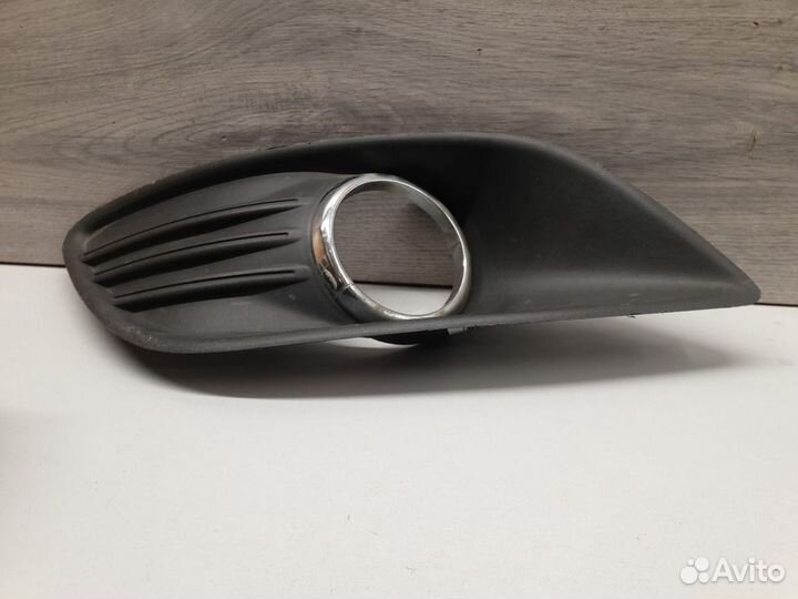 Решётка в бампер правая Ford Focus 2.5 2008-2011