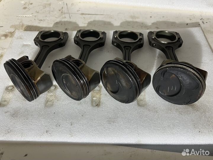 Поршня с шатунами на G4KJ Kia Optima 2.4