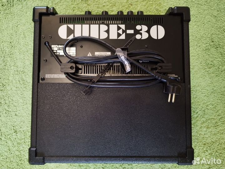 Комбоусилитель Roland Cube-30 гитарный комбо