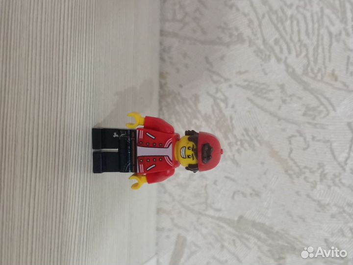 Лего человечек Hidden Side