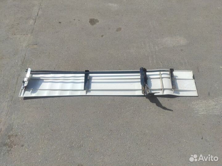 Спойлер кабины правый Man Tgx