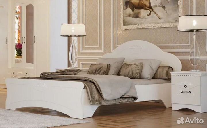 Двуспальная кровать с подъемным механизмом