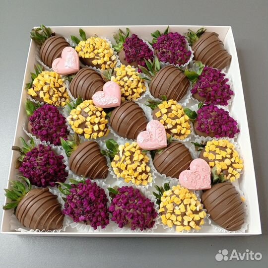 Клубника в шоколаде 25-30 ягод с сердечками