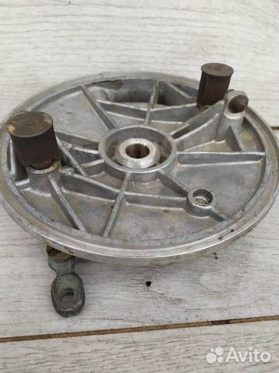 Передний тормозной опорный барабан Днепр 11