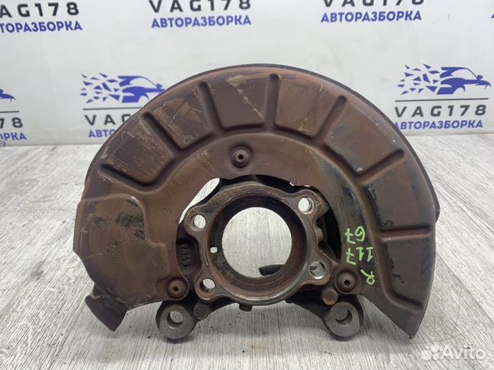 Кулак поворотный передний правый Skoda Octavia A5