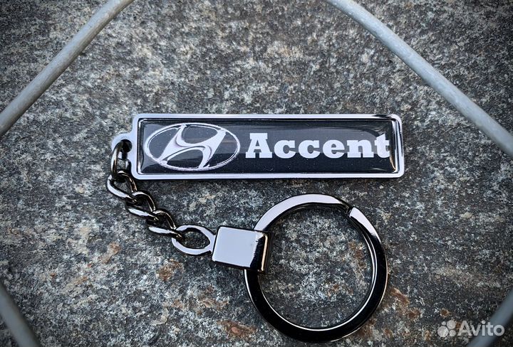 Брелок в виде гос номера с логотипом авто