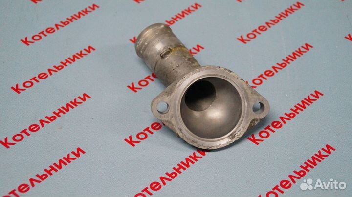 Nissan 13049-JA00A Крышка термостата