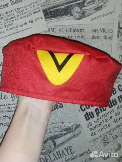 Берет аниме