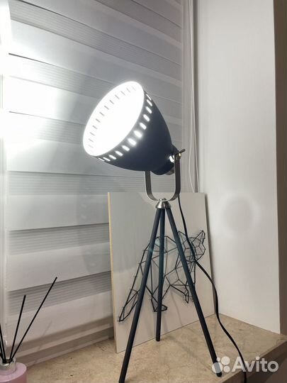 Лампа настольная