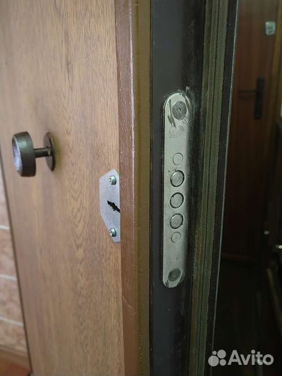 Личинка замка, замок дверной