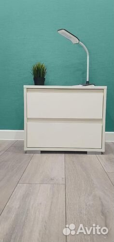 Тумба белая прикроватная с ящиками
