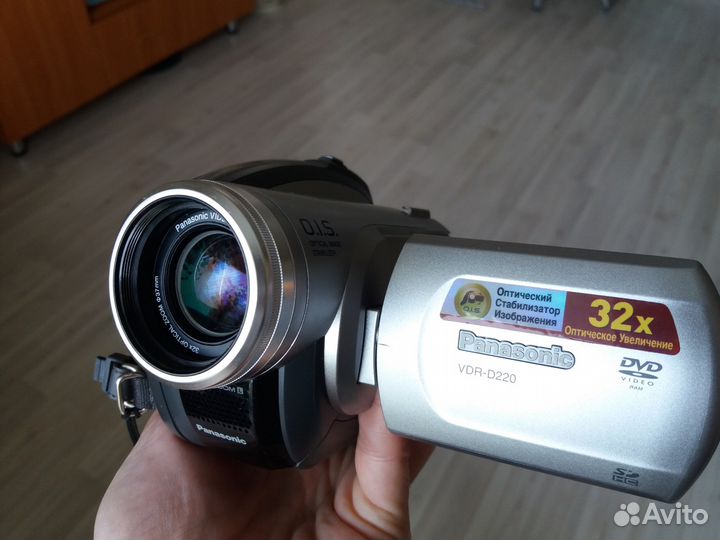 Видеокамера Panasonic VDR-D220
