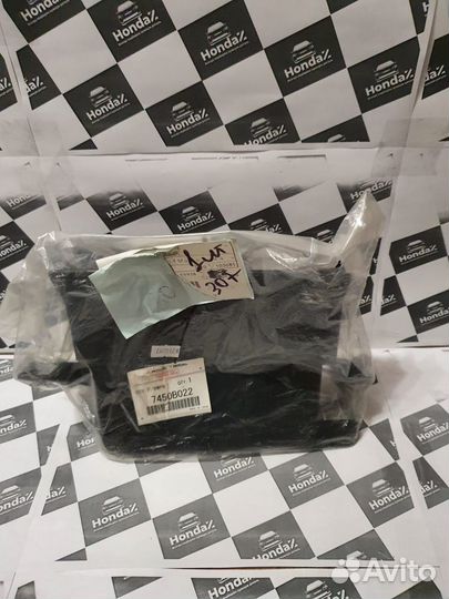 Пластик под замок капота Mitsubishi outlander