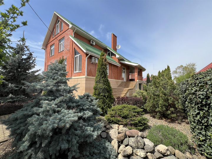 Дом 289 м² на участке 8 сот.