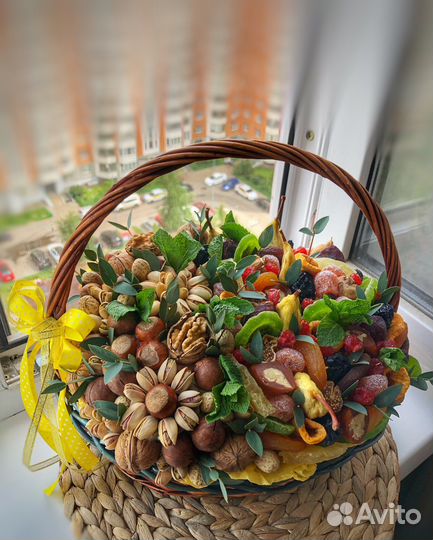 Букет из сухофруктов и орехов