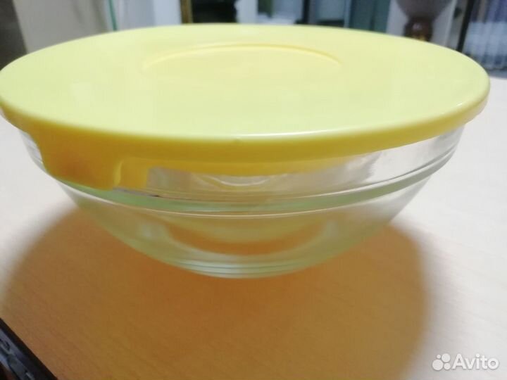 Набор из трех салатников с крышками