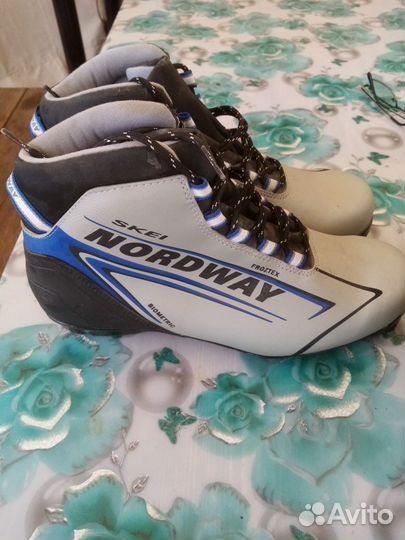 Лыжные ботинки