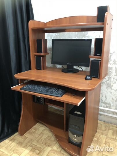 Компьютерный стол