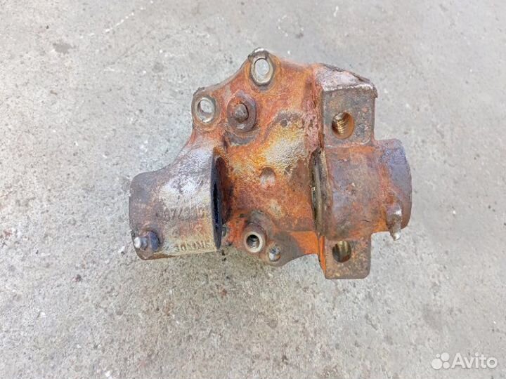 Кулак поворотный передний Mercedes Lk 814 OM366A