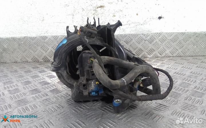 Коллектор впускной Volkswagen Golf 5 2006