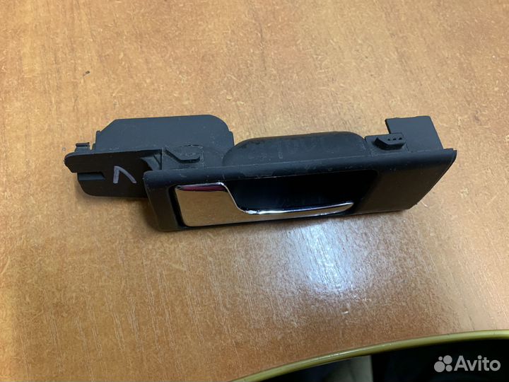 Ручка внутренняя передняя левая Ауди 100/А6 С4