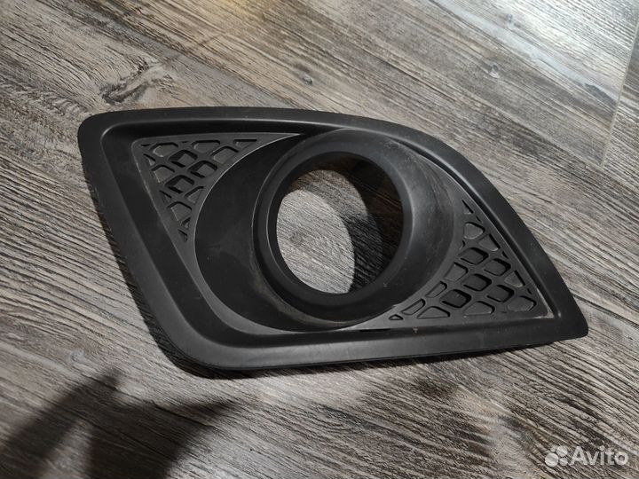 Решетка противотуманной фары Ford Fiestа mk5