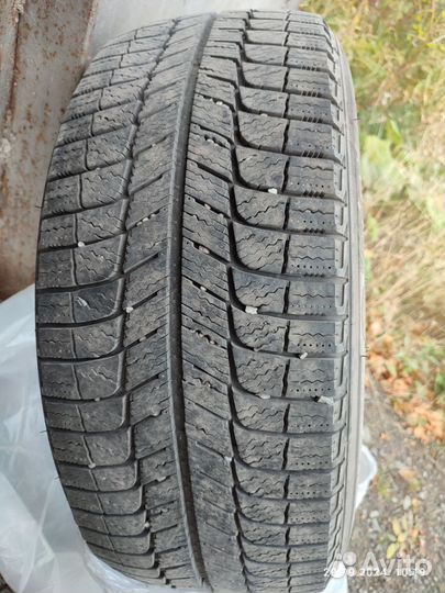 Michelin X-Ice 3 235/55 R17 99H