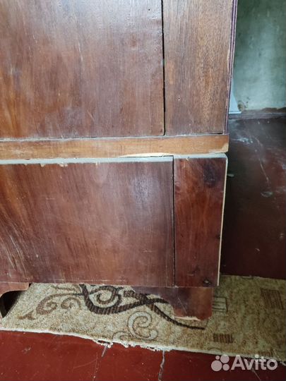 Шкаф плательный антикварный