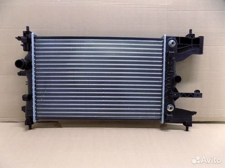 Радиатор охлаждения двигателя Шевроле Круз 2009-15