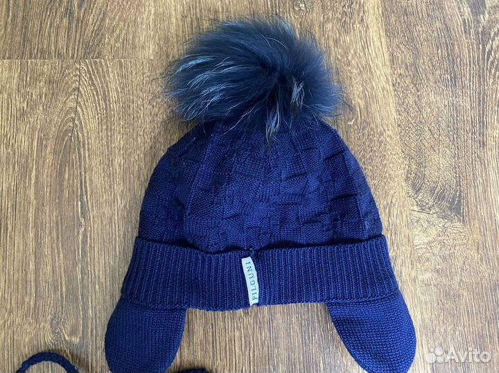 Шапка зимняя с помпоном из натурального меха